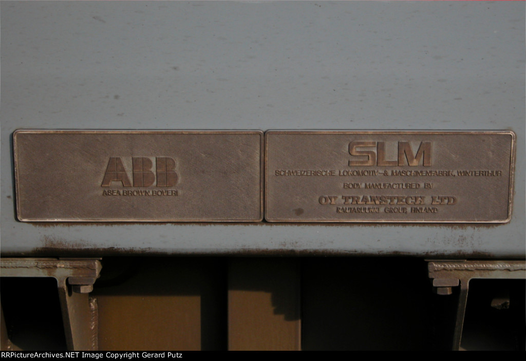 Builders' plates on VR Sr2 #3216